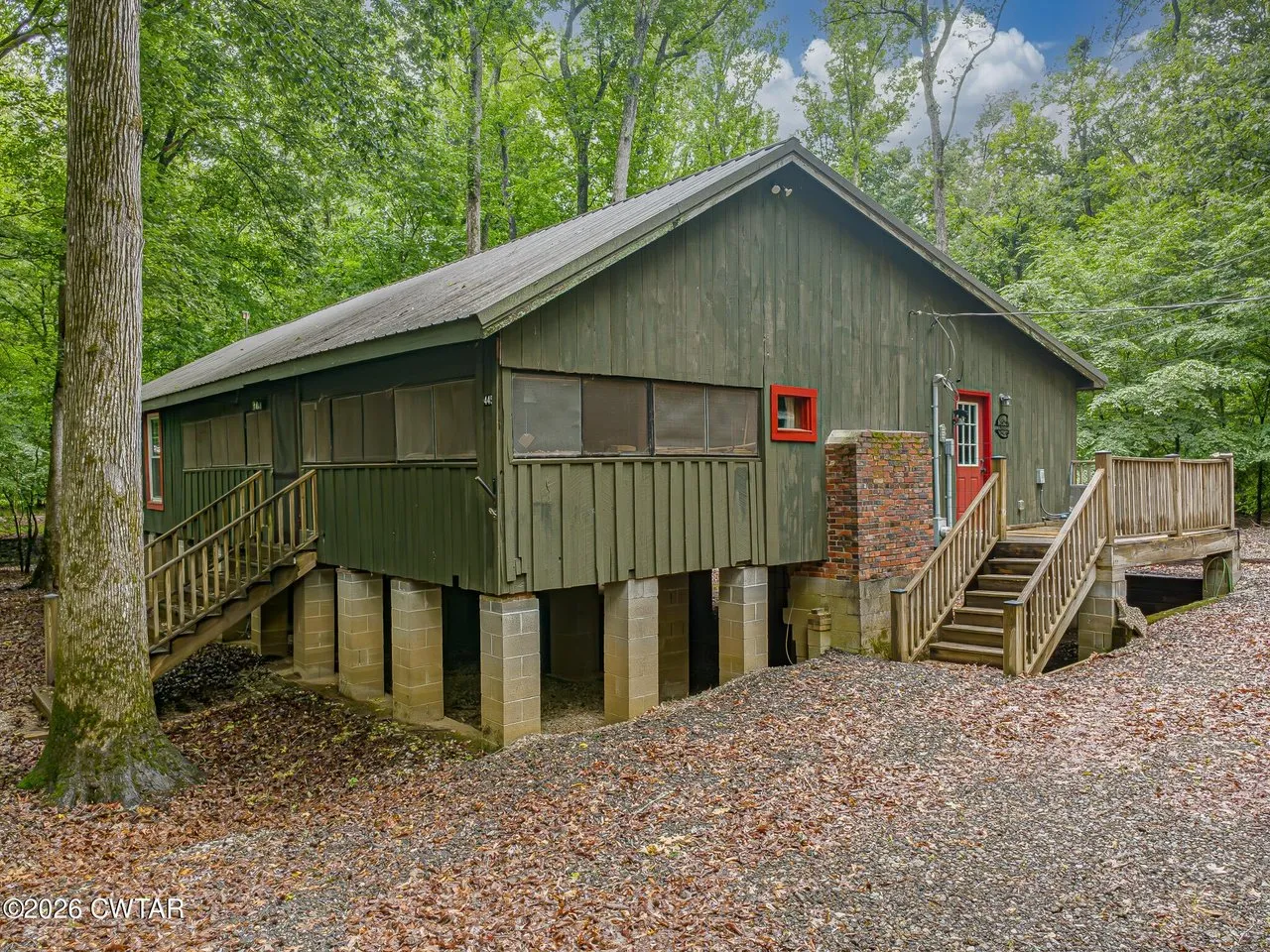 The end of the cabin with the screened porch and the steps to the deck