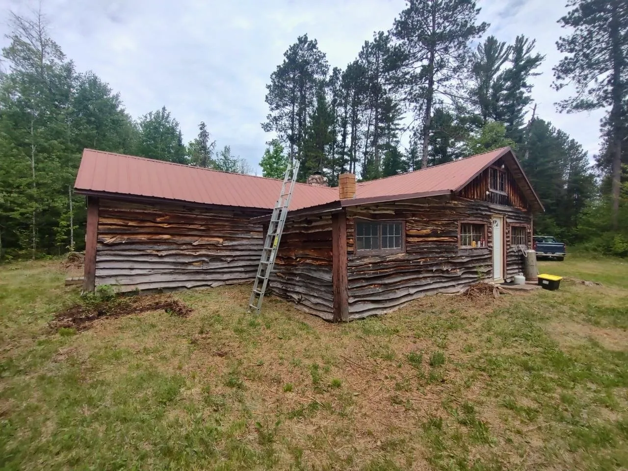 The camp from the side with a ladder leaning against the roof