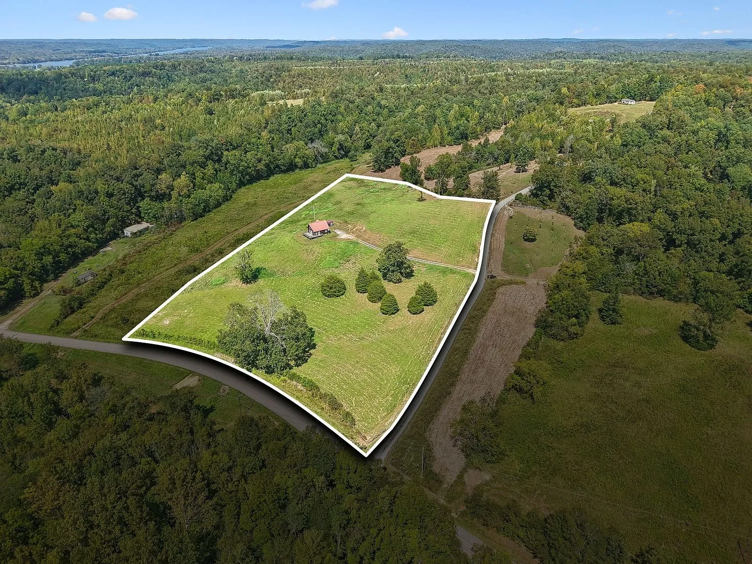 The parcel outlined from the air with the house at its center