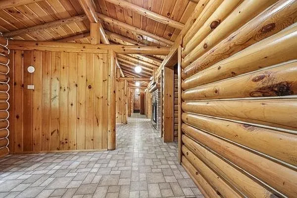 The log hallway with the tiled floor
