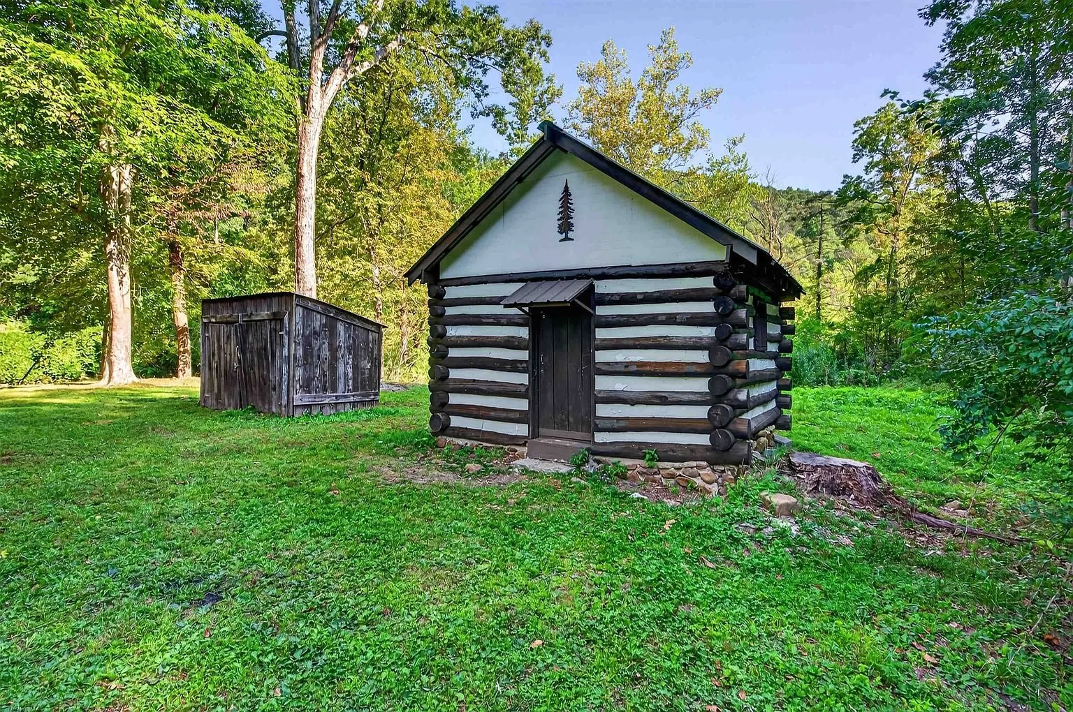 A log shed under the trees
