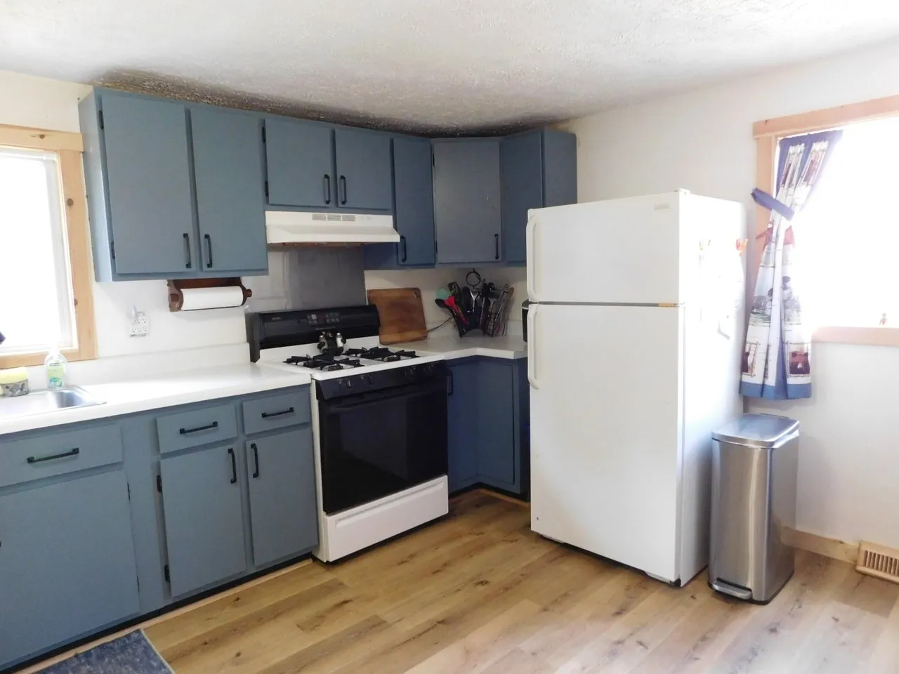 The kitchen counter and range under the wall cabinets