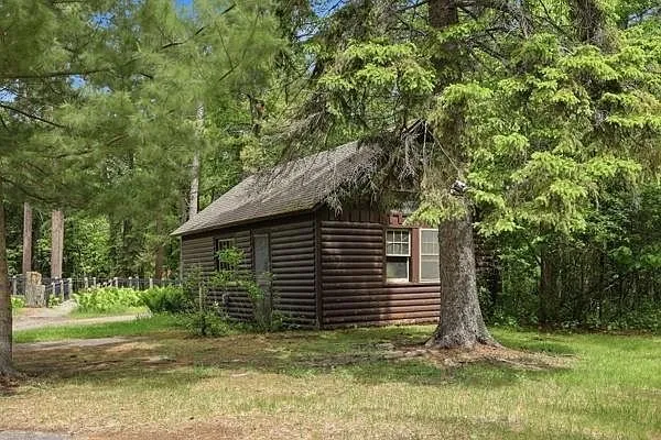 The second cabin in the pines