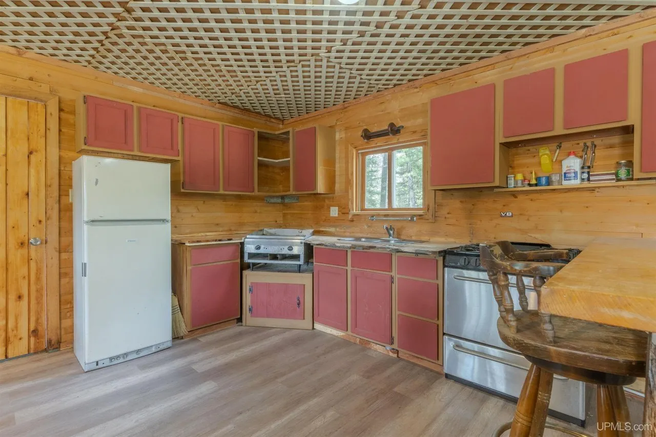 The kitchen from the far side with the breakfast bar