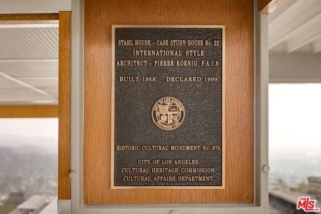 The bronze plaque naming the house as Historic-Cultural Monument No. 670