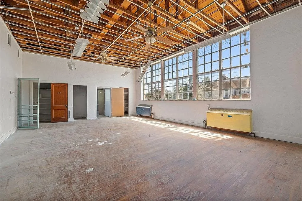 A classroom with the radiator under the windows and the counter