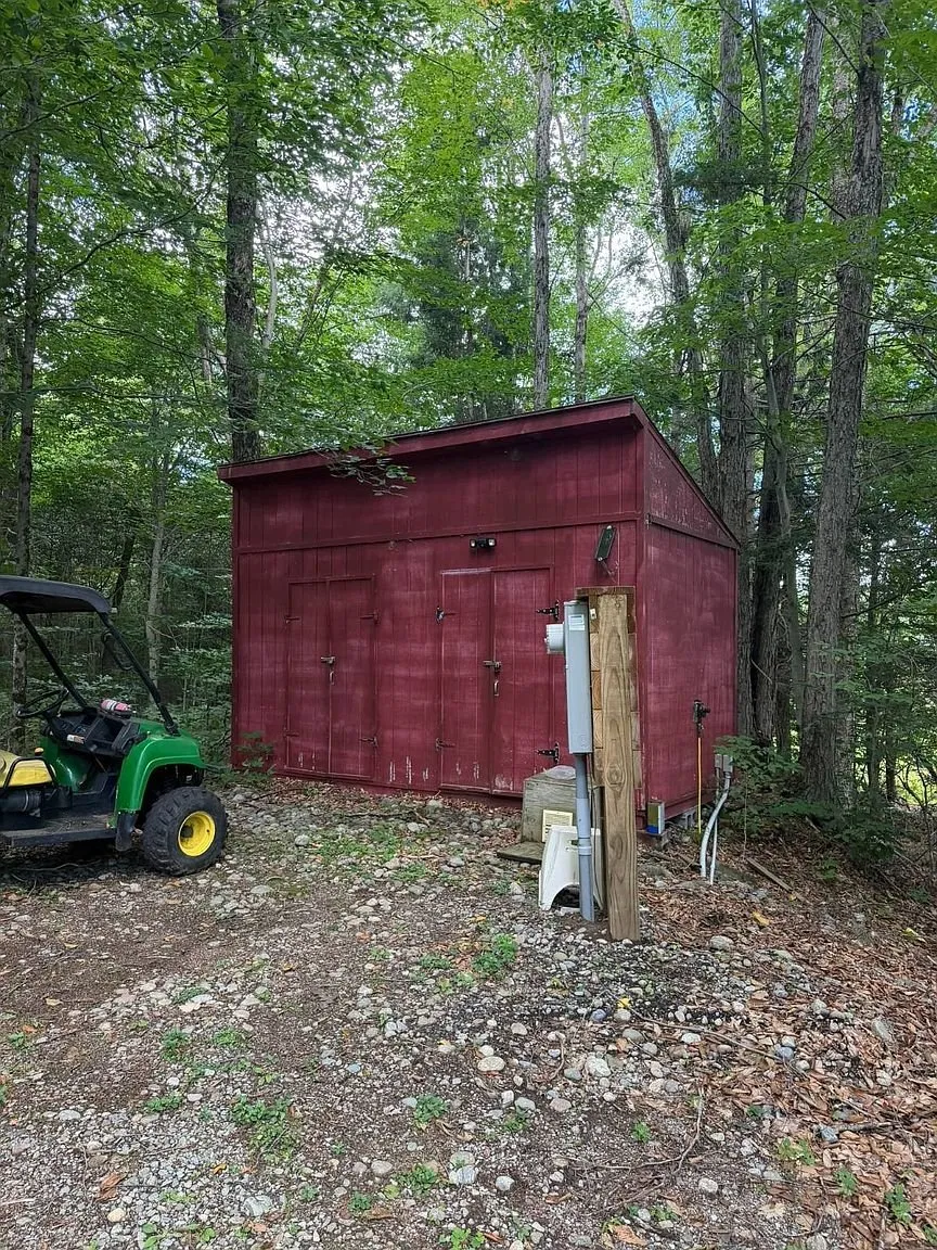 The red shed in the woods