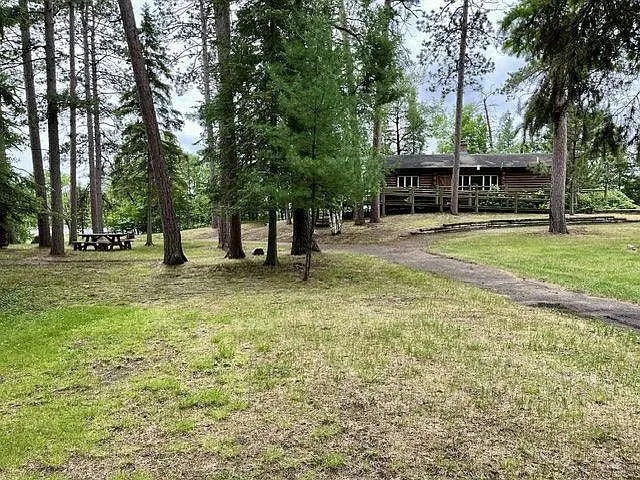 The lawn and the path to the cabins