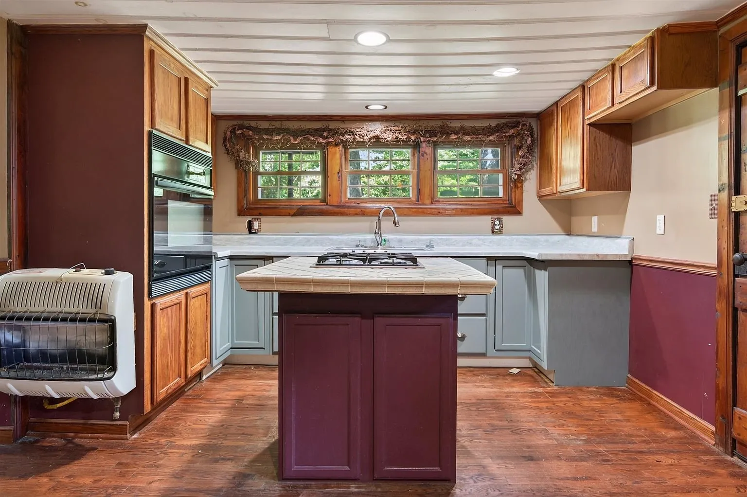 The kitchen with its island and gray cabinets