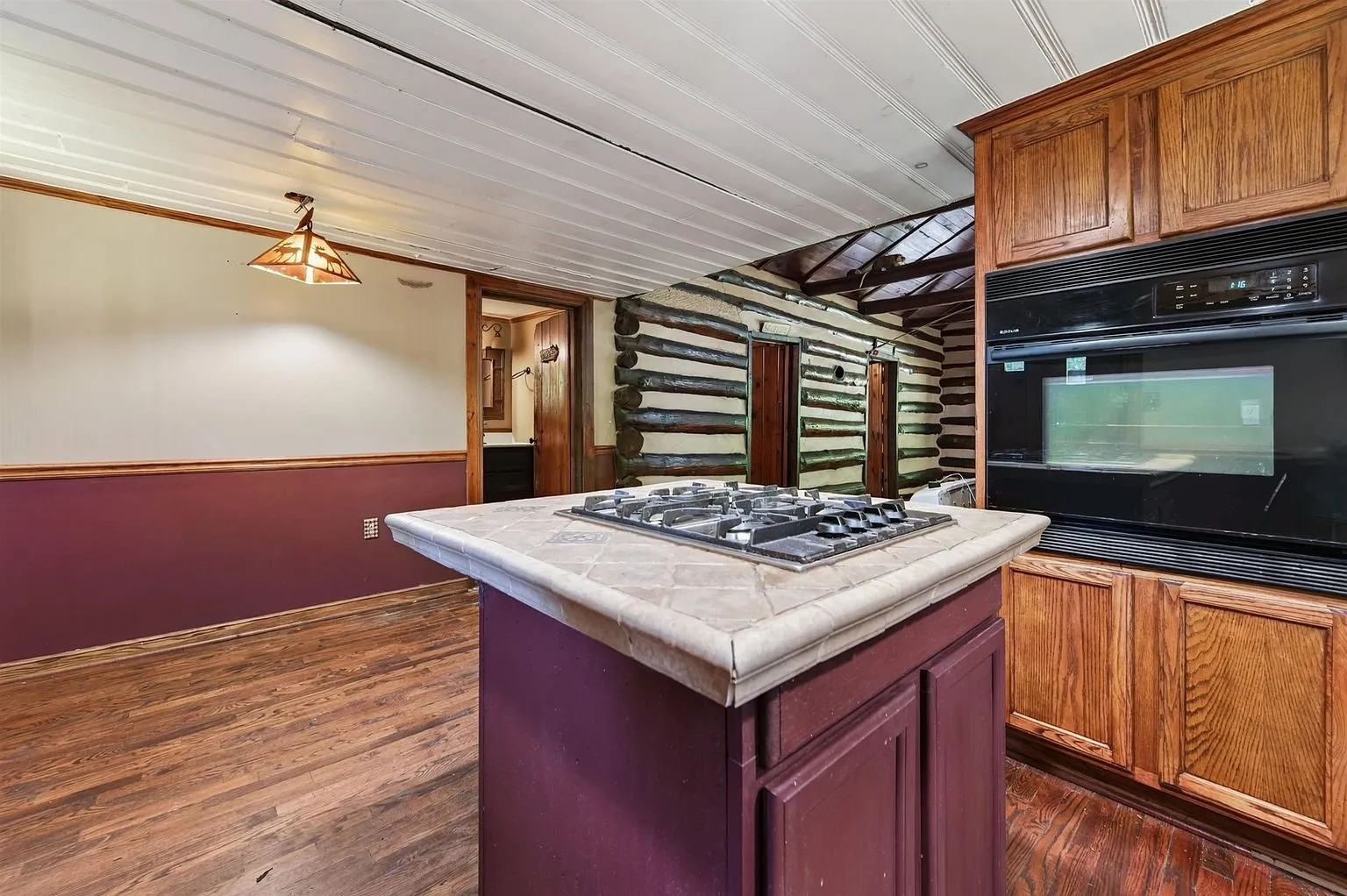 The kitchen island under the window