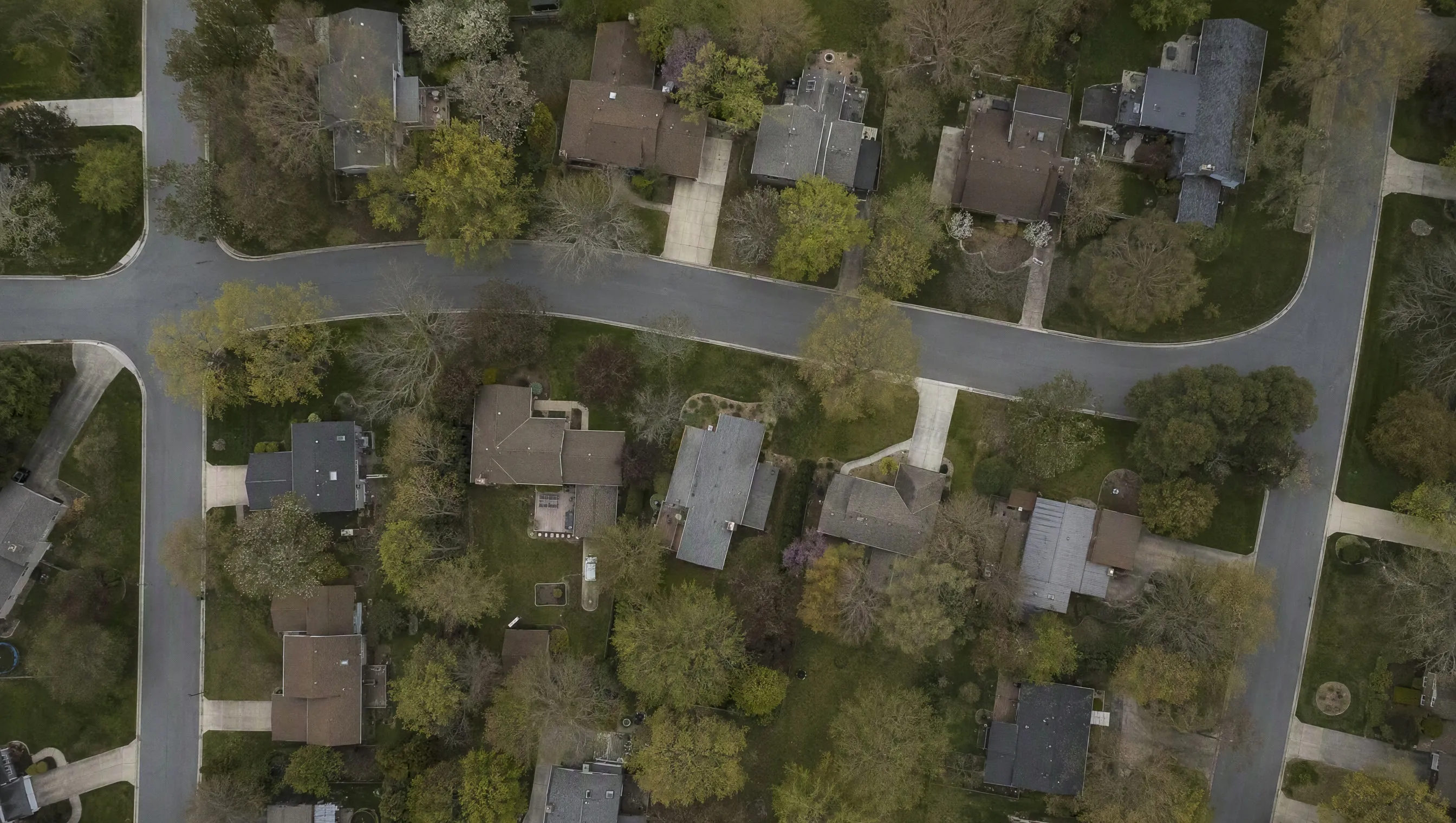An aerial view of an ordinary American residential neighborhood