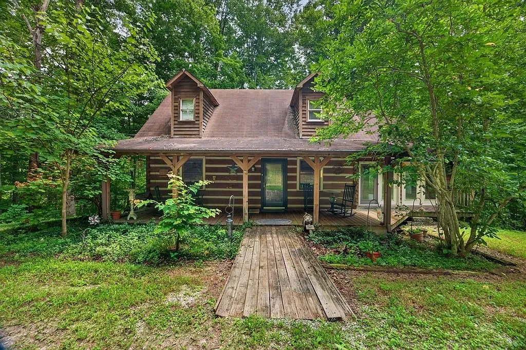 Property in Byrdstown, Tennessee