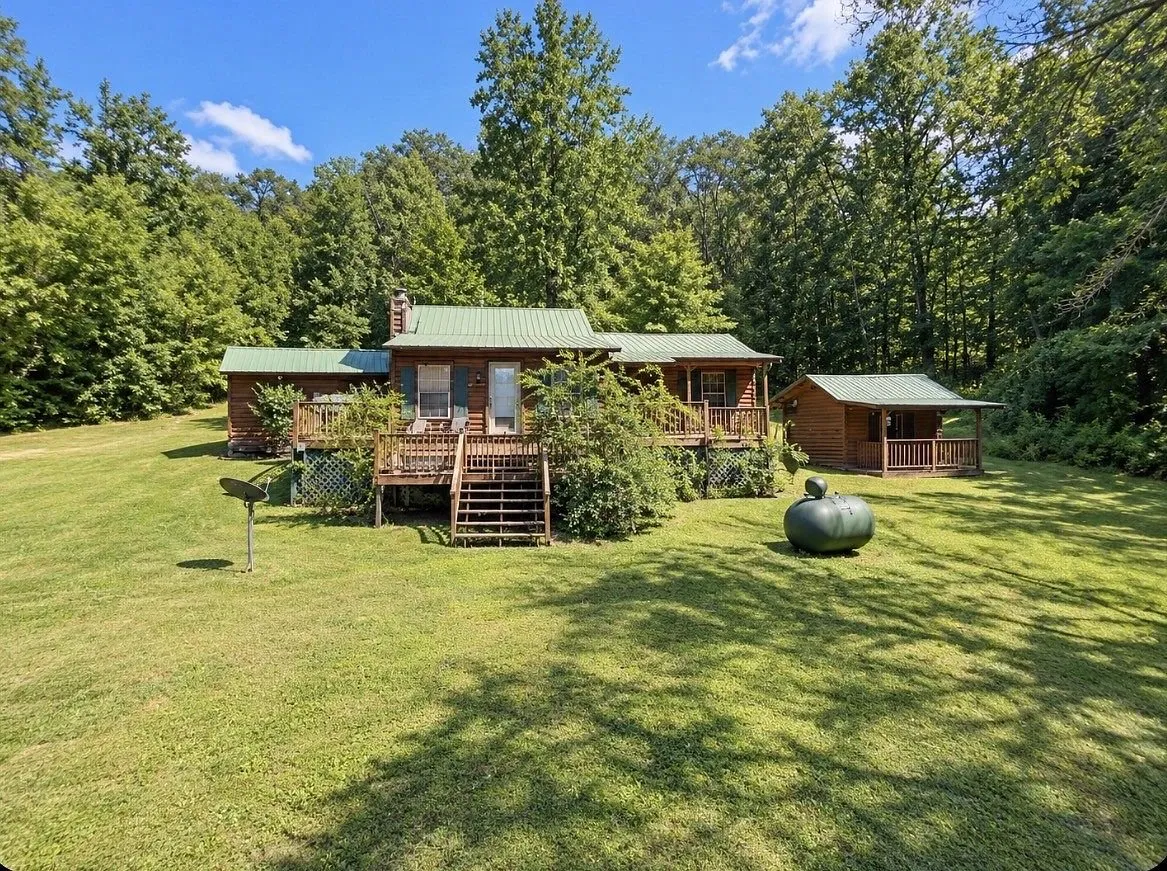 Property in Tennessee Ridge, Tennessee