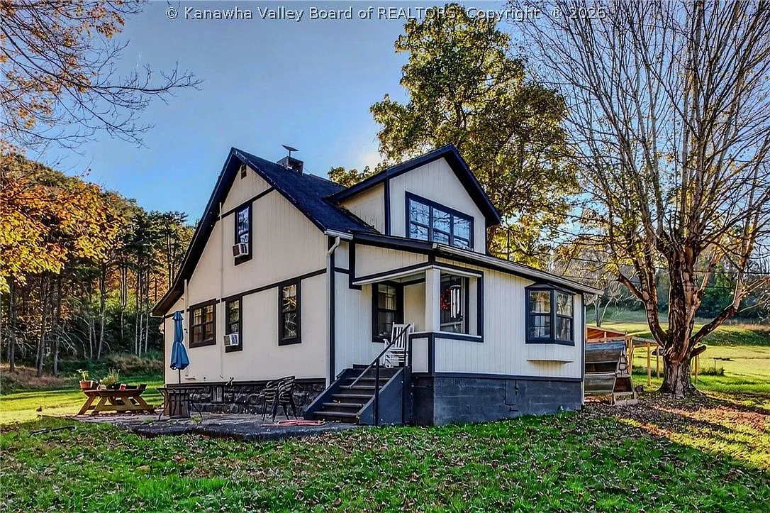 4174 Charleston Rd, Gandeeville, WV 25243