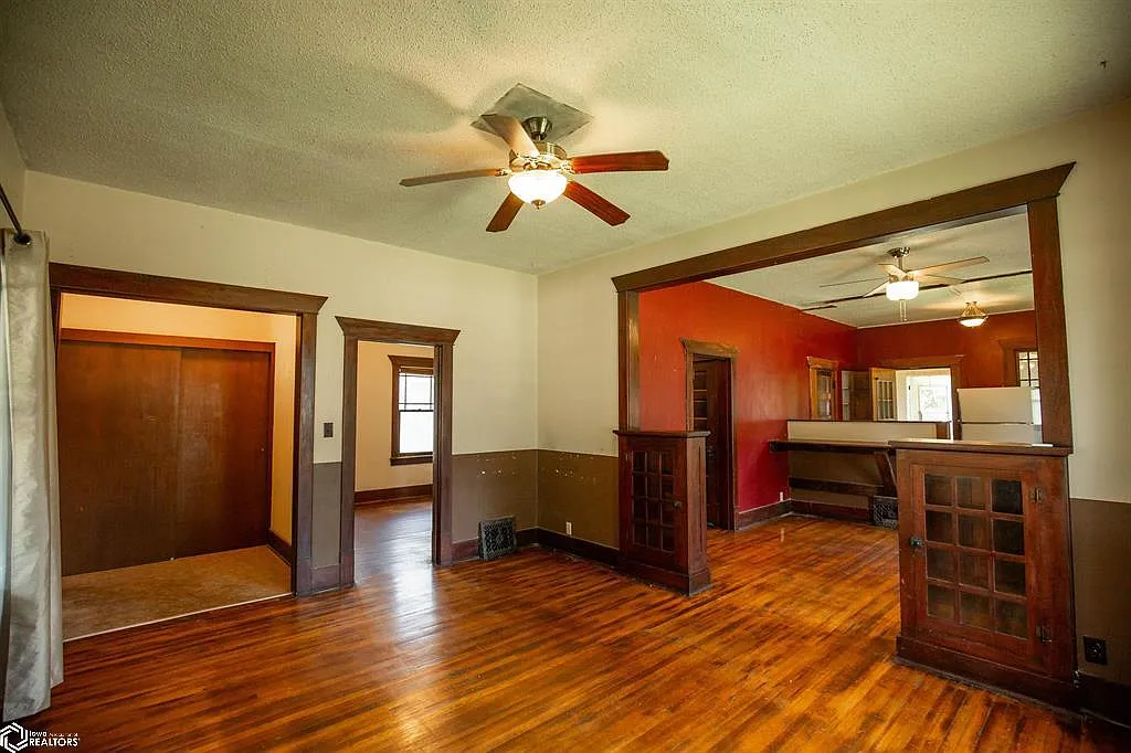 101 Ash Ave W, Swea City, IA 50590