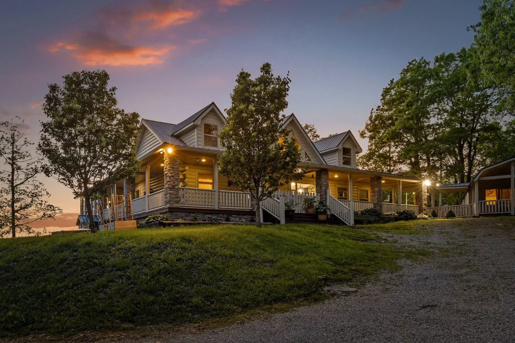 1938 Holloway Ridge Rd, Spring City, TN 37381