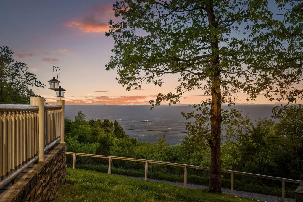 1938 Holloway Ridge Rd, Spring City, TN 37381