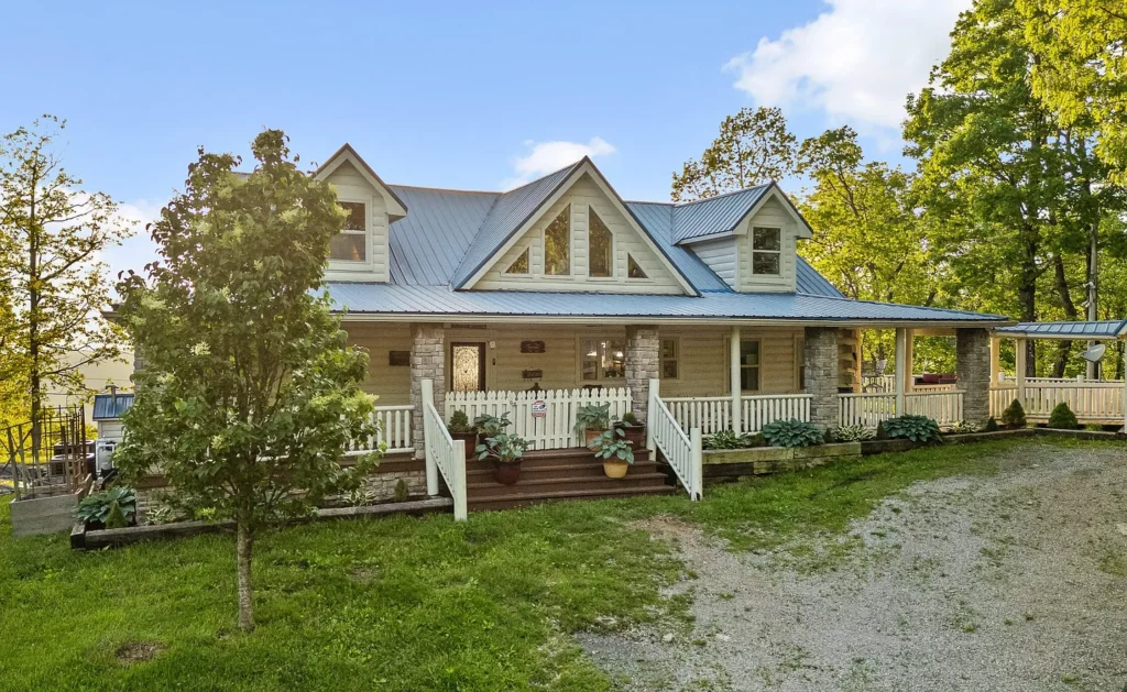 1938 Holloway Ridge Rd, Spring City, TN 37381