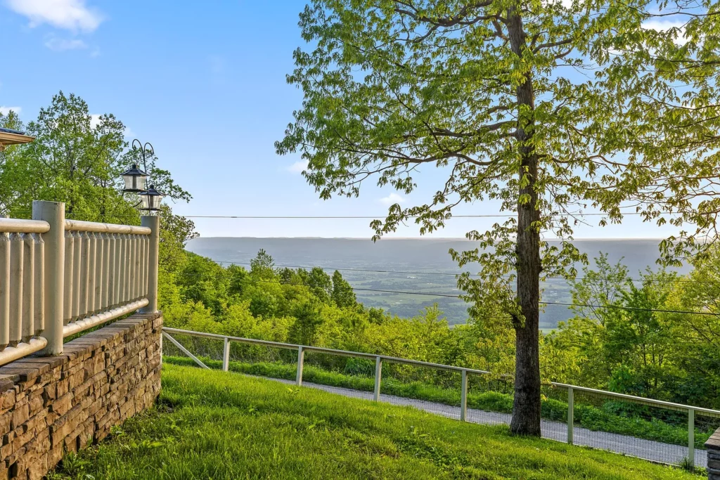 1938 Holloway Ridge Rd, Spring City, TN 37381