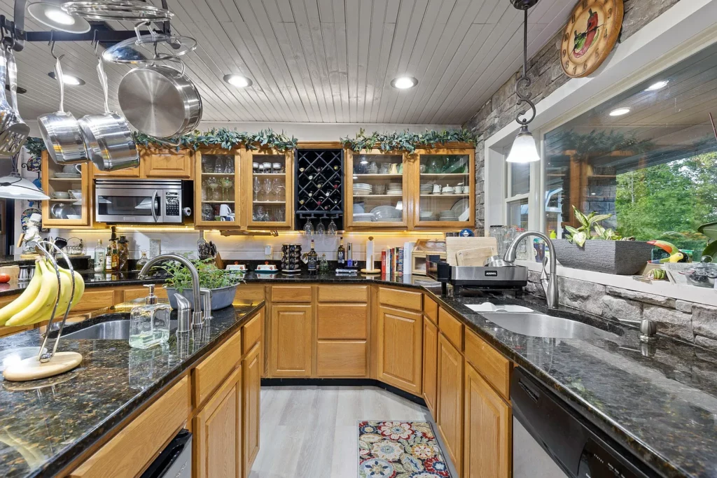 1938 Holloway Ridge Rd, Spring City, TN 37381