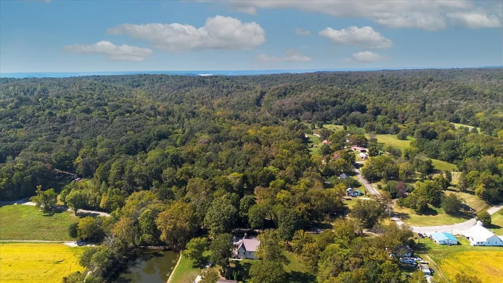 13041 Bakerville Rd, Waverly, TN 37185
