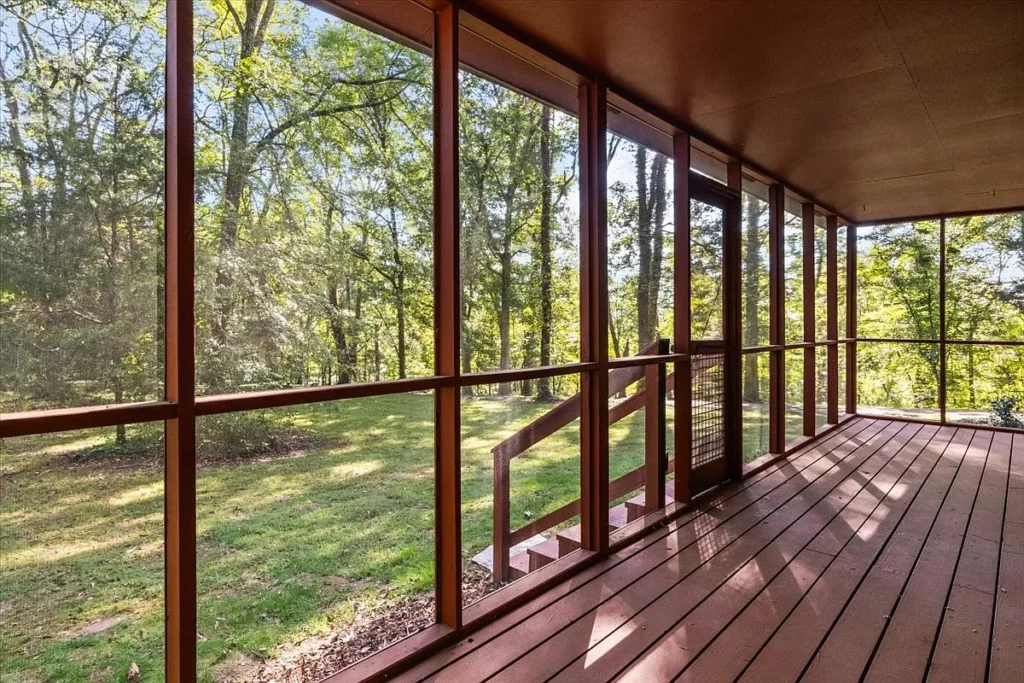 13041 Bakerville Rd, Waverly, TN 37185