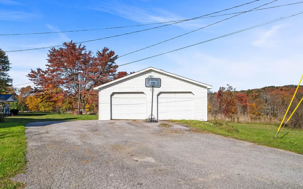 1527 Deer Run Rd, Mahaffey, PA 15757