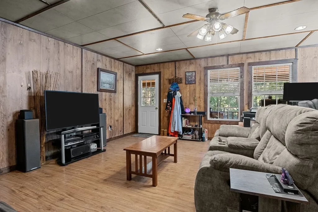 637 McGoldrich Acres Rd, Holladay, TN 38341
