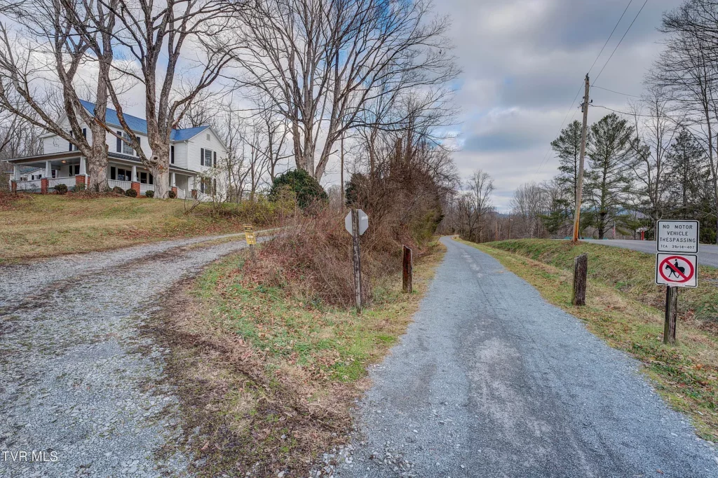 Old Farmhouse For Sale in Johnson City Tennessee