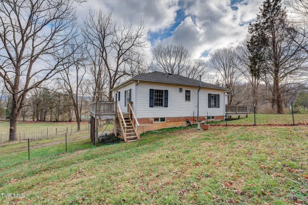 Old Farmhouse For Sale in Johnson City Tennessee