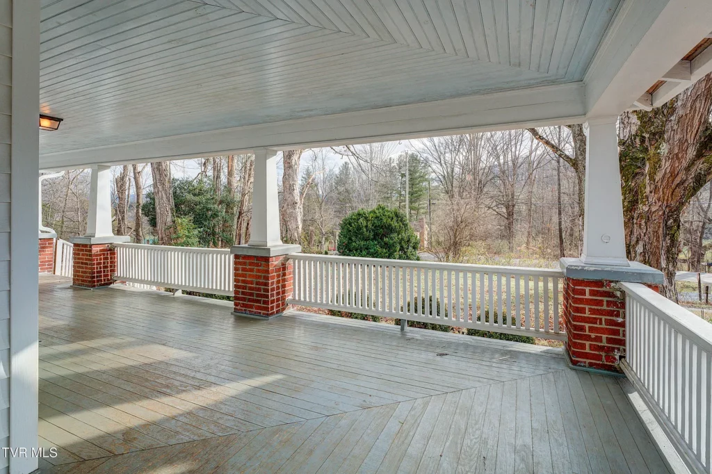 Old Farmhouse For Sale in Johnson City Tennessee