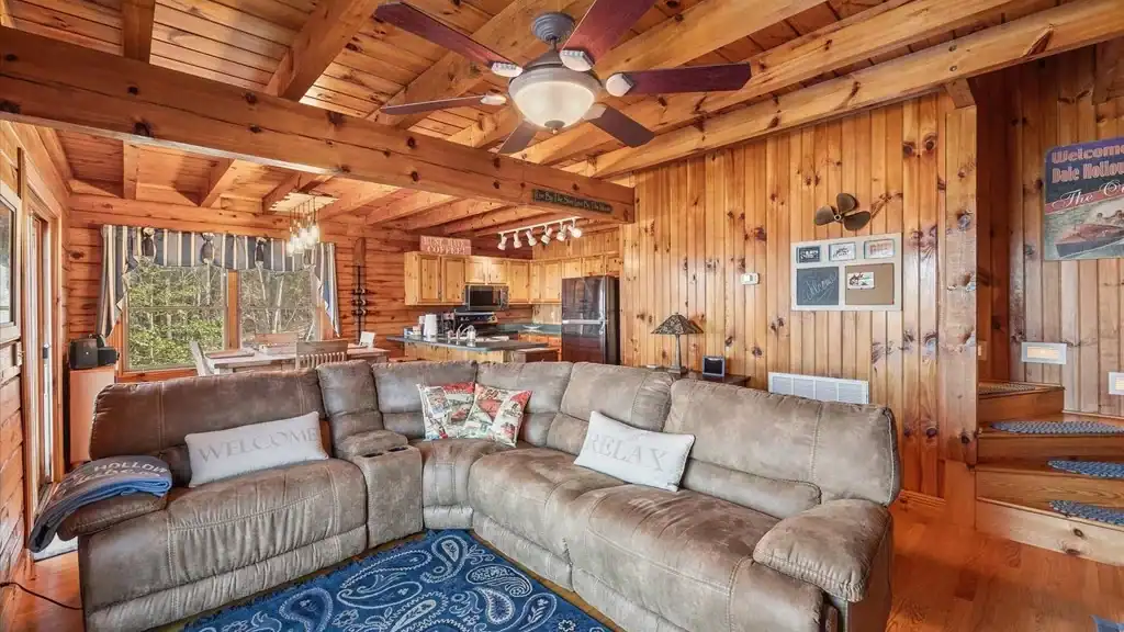 154 Parkview Dr, Byrdstown, TN 38549