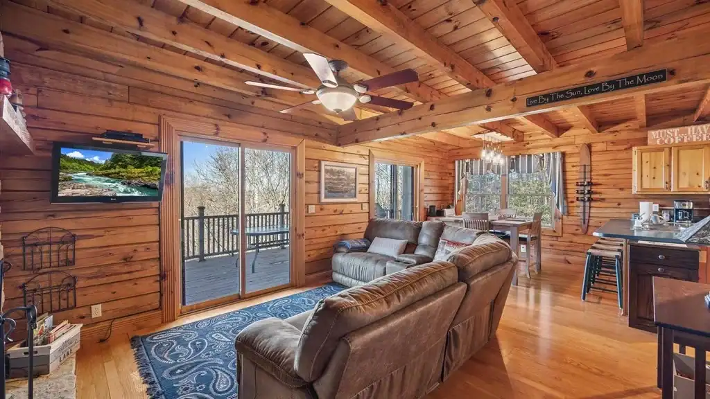 154 Parkview Dr, Byrdstown, TN 38549