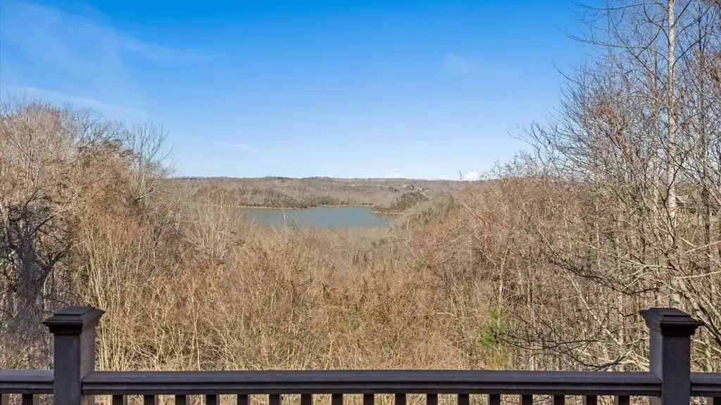 154 Parkview Dr, Byrdstown, TN 38549