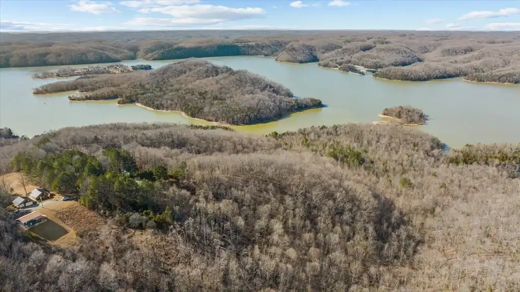 154 Parkview Dr, Byrdstown, TN 38549