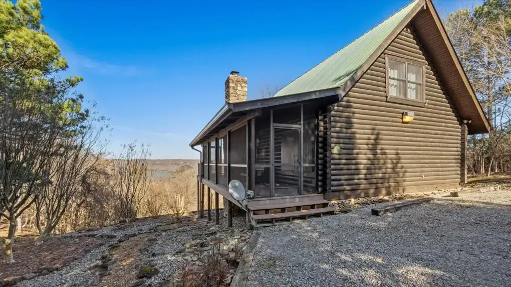 154 Parkview Dr, Byrdstown, TN 38549
