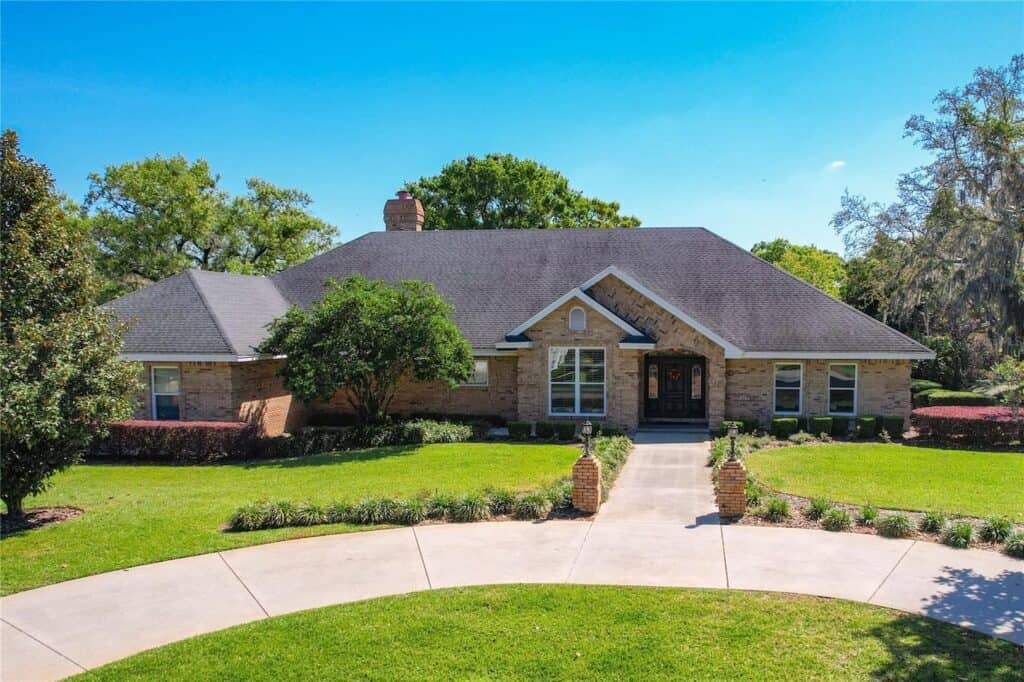 2756 Sequoyah Dr, Haines City, FL 33844 Listed by Rae Chidlow