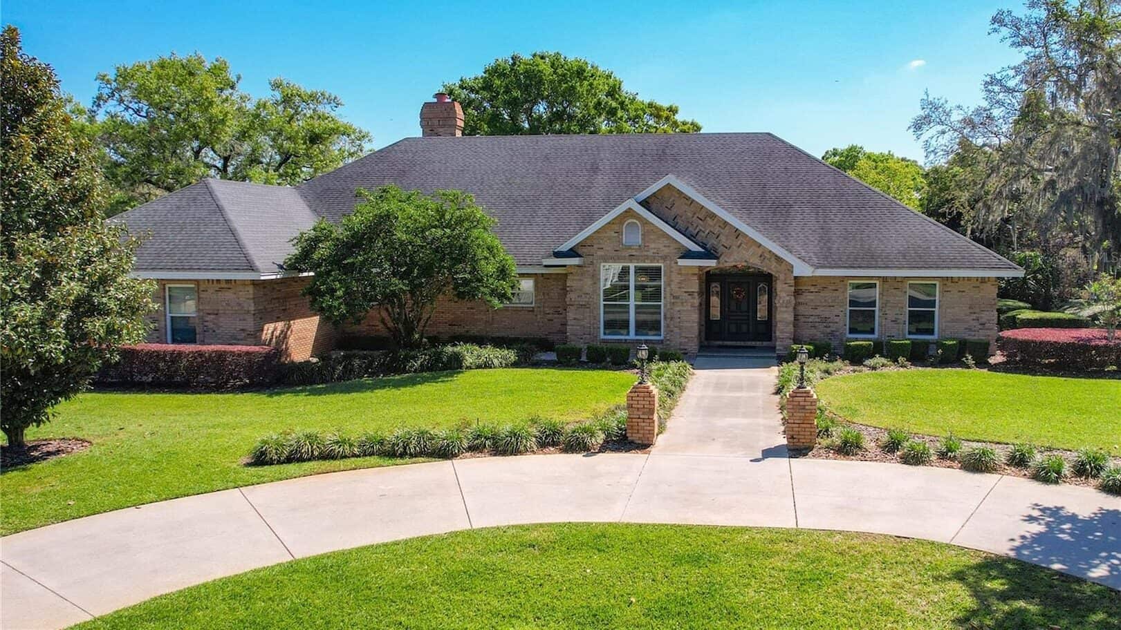 2756 Sequoyah Dr, Haines City, FL 33844 Listed by Rae Chidlow