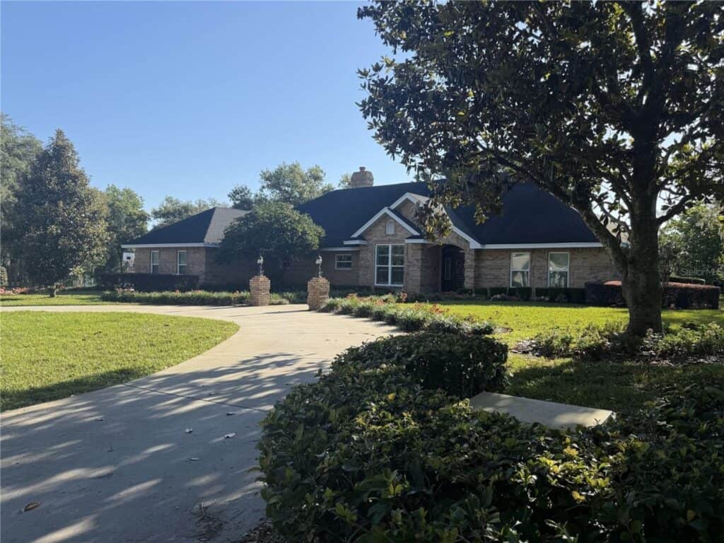2756 Sequoyah Dr, Haines City, FL 33844 Listed by Rae Chidlow
