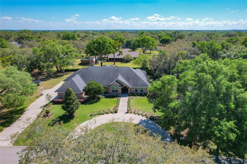 2756 Sequoyah Dr, Haines City, FL 33844 Listed by Rae Chidlow