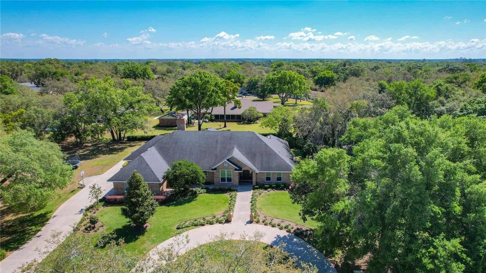 2756 Sequoyah Dr, Haines City, FL 33844 Listed by Rae Chidlow