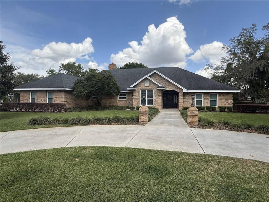 2756 Sequoyah Dr, Haines City, FL 33844 Listed by Rae Chidlow