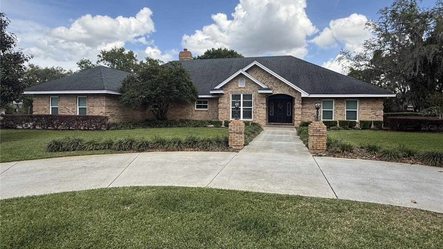 2756 Sequoyah Dr, Haines City, FL 33844 Listed by Rae Chidlow