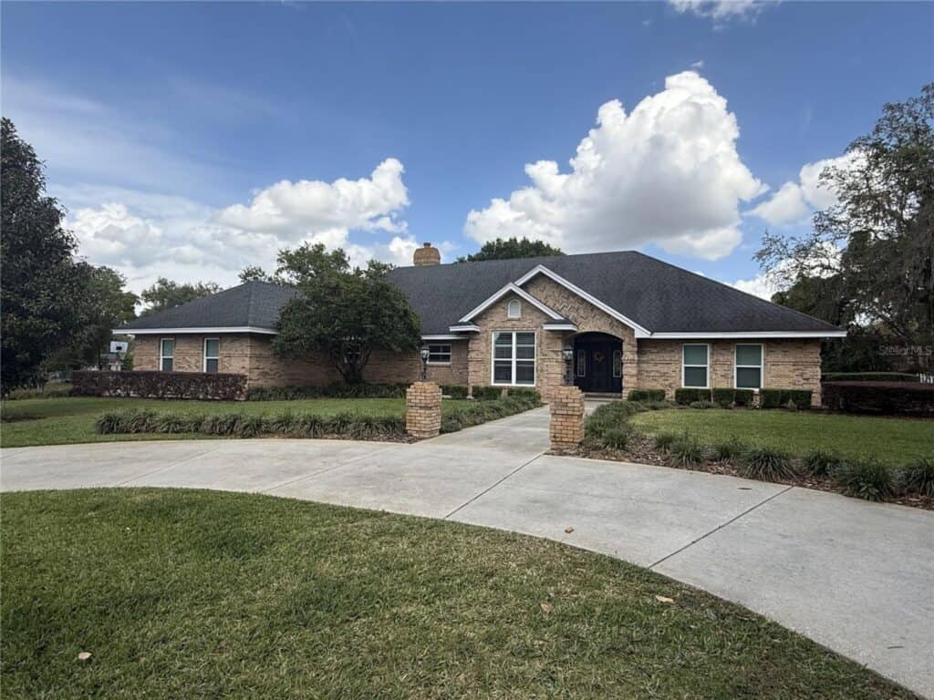 2756 Sequoyah Dr, Haines City, FL 33844 Listed by Rae Chidlow