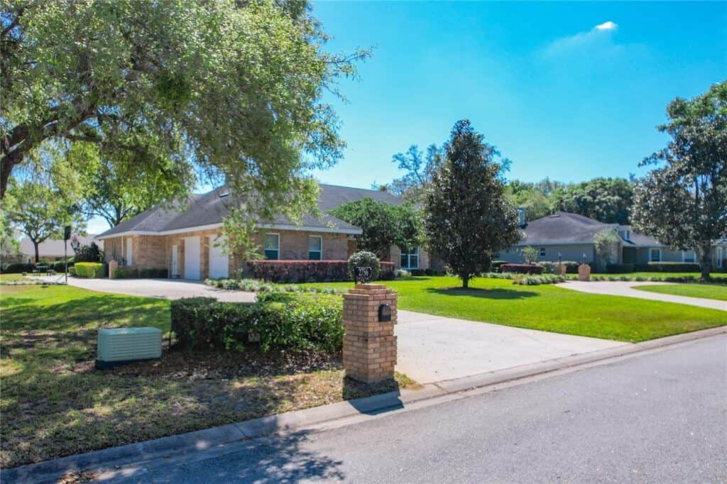 2756 Sequoyah Dr, Haines City, FL 33844 Listed by Rae Chidlow