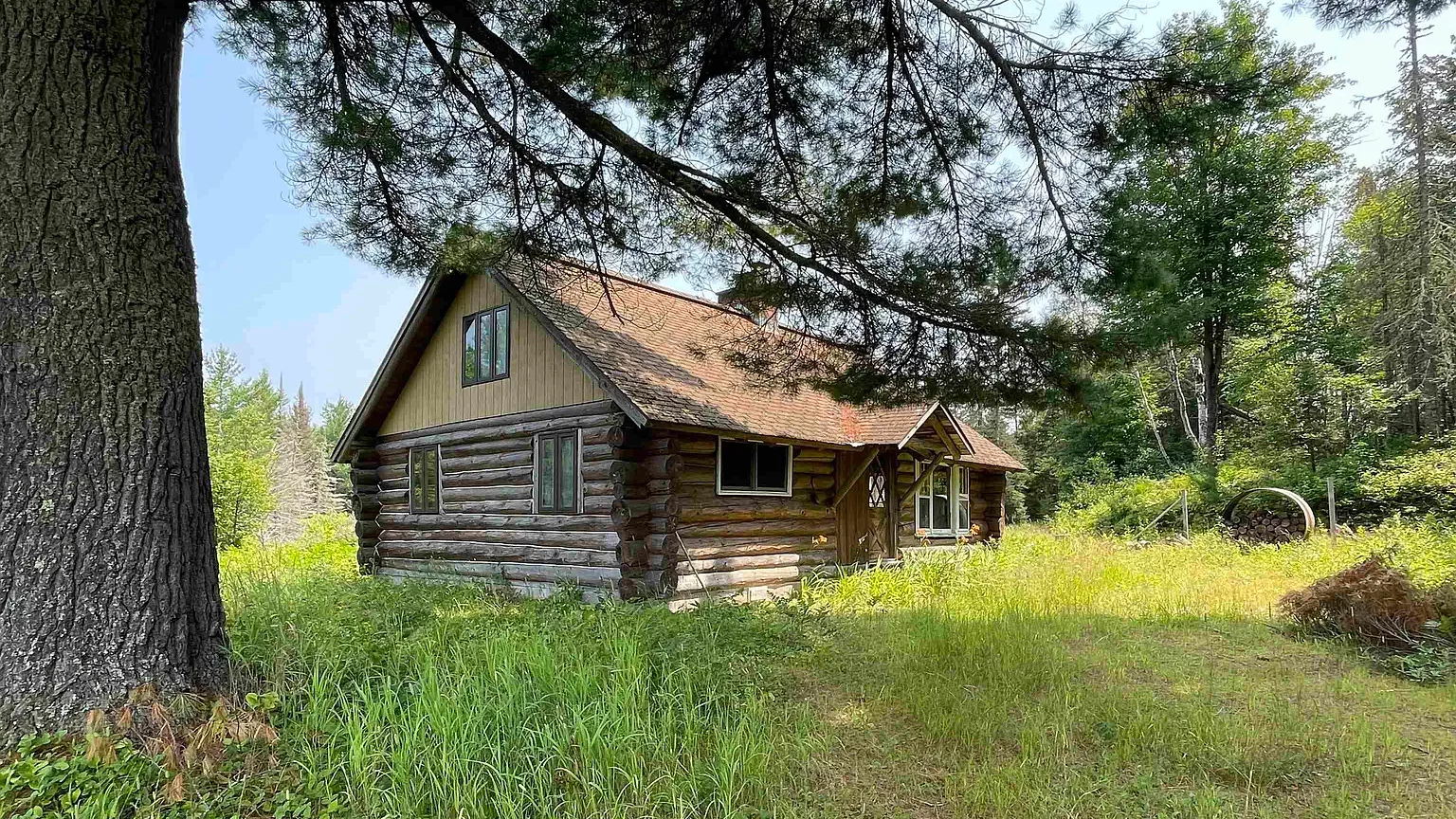 log cabin for sale 26497 Us Highway 41 Rd, Covington, MI 49919