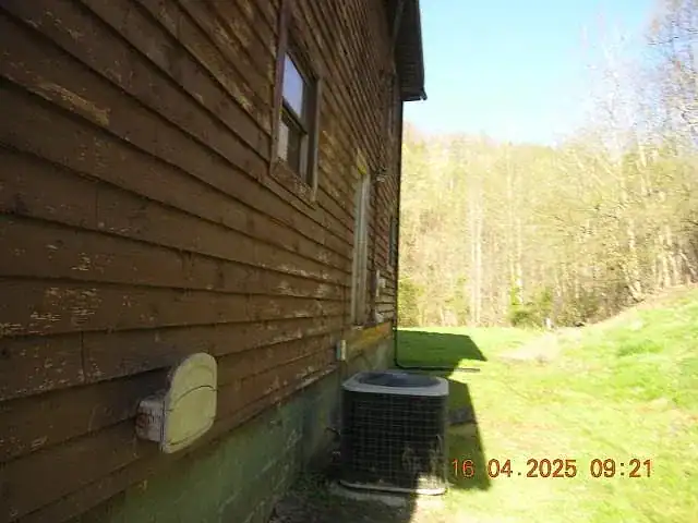 Rustic Craftsman Home on 4 Acres For Sale in Fort Gay, WV – 422 Short Cut Branch Rd, Fort Gay, WV 25514 Preston Cole 304-736-1200, Property Professionals