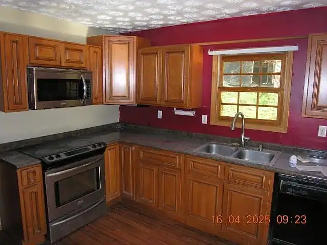 Rustic Craftsman Home on 4 Acres For Sale in Fort Gay, WV – 422 Short Cut Branch Rd, Fort Gay, WV 25514 Preston Cole 304-736-1200, Property Professionals