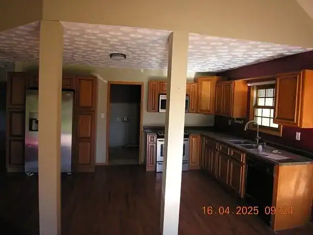 Rustic Craftsman Home on 4 Acres For Sale in Fort Gay, WV – 422 Short Cut Branch Rd, Fort Gay, WV 25514 Preston Cole 304-736-1200, Property Professionals