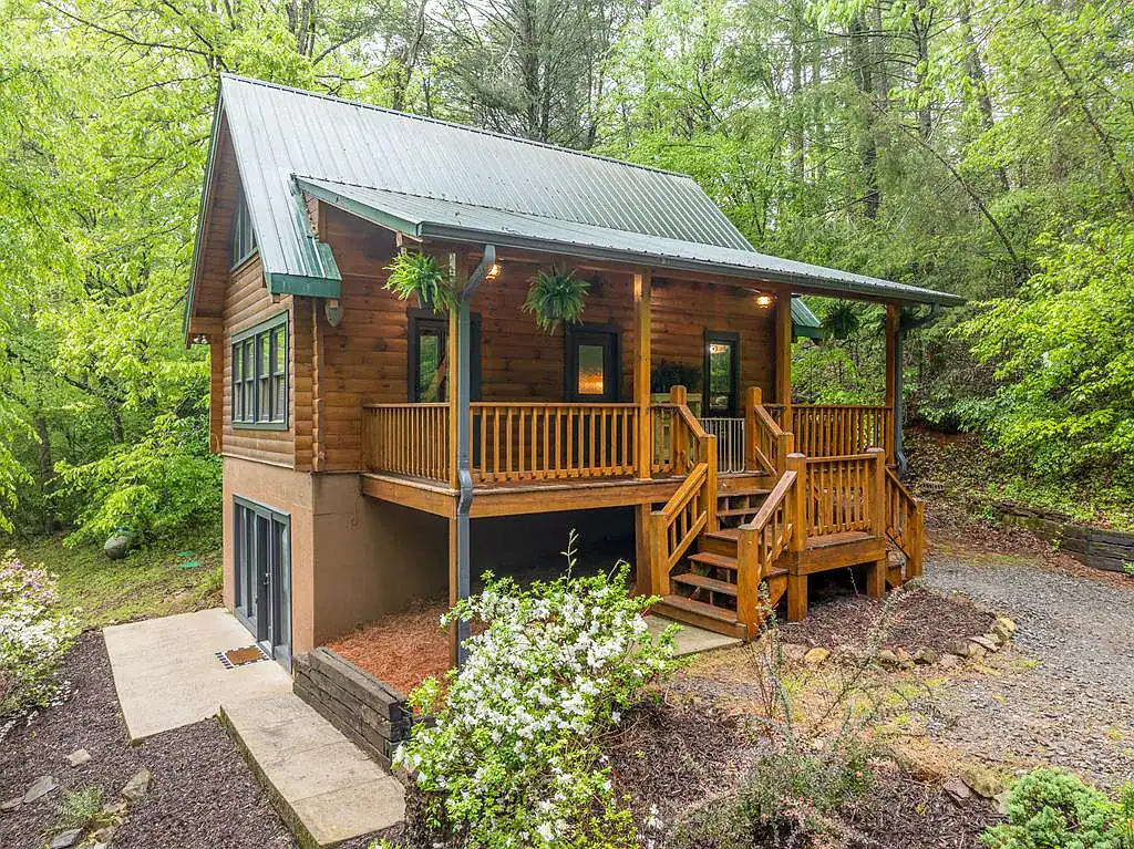 Log Cabin For Sale Georgia 121 Farmstead Rd, Ellijay, GA 30540 Tracy Krohn 404-217-5908, Keller Williams Elevate